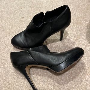 Vince Camuto heeled leather ankle boot